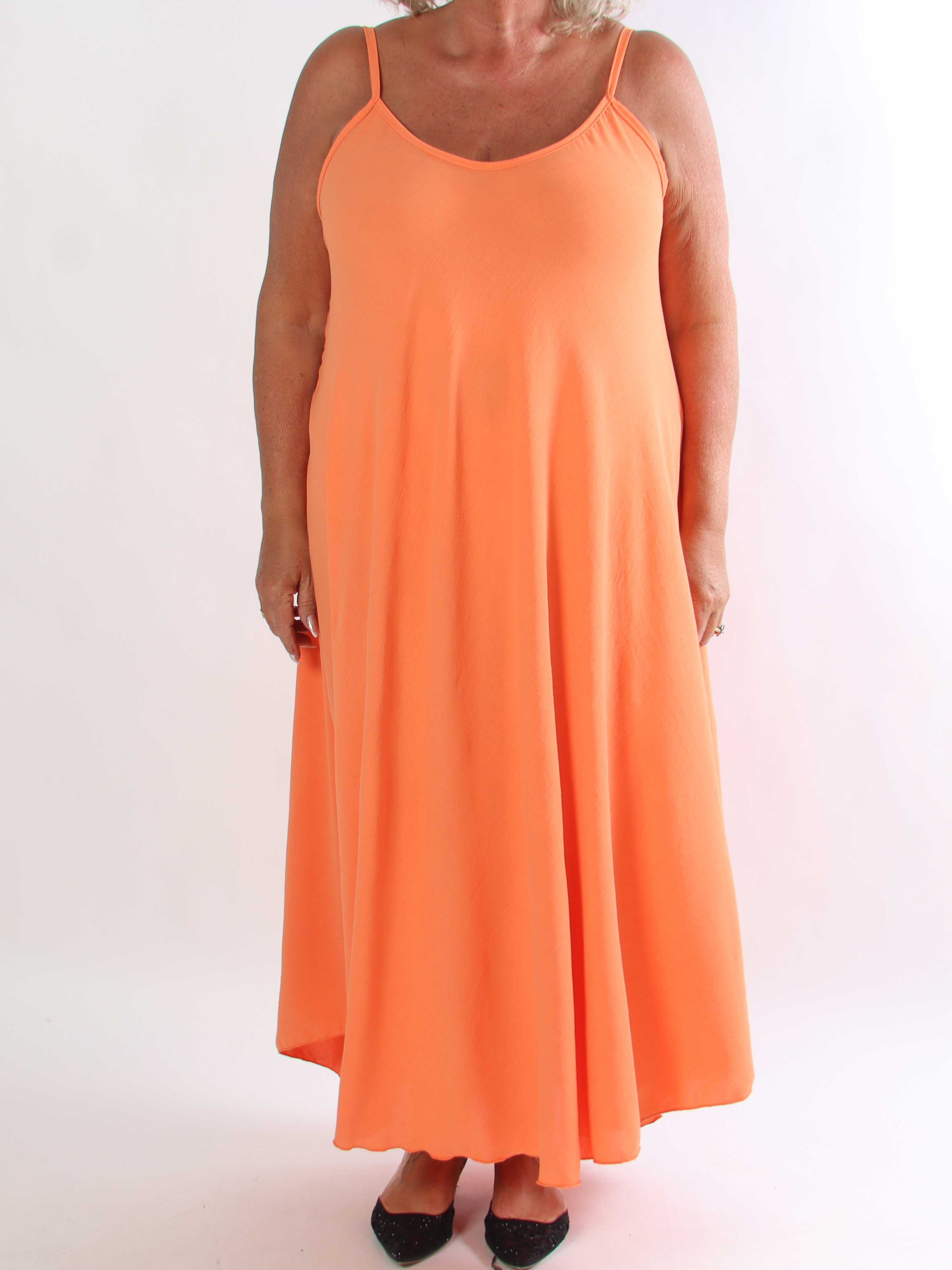 Marceline Long - Lang plus size stropkjole i viskose med A-facon